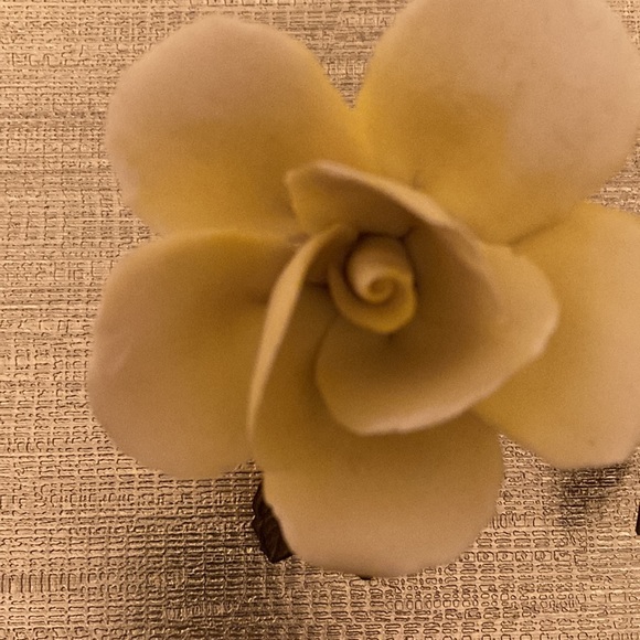 Capodimonte Vintage Porcelain Light Yellow Rose on Antique Brass Leaves/Stem - Picture 7 of 8